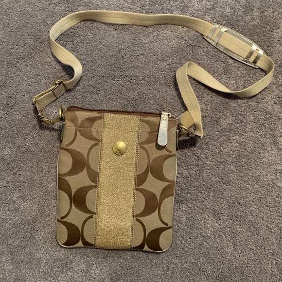 85% new Coach crossbody bag - Picture 1 of 2